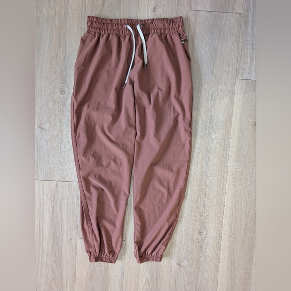 Vuori Women's Weekend Jogger Terracotta - Picture 2 of 9